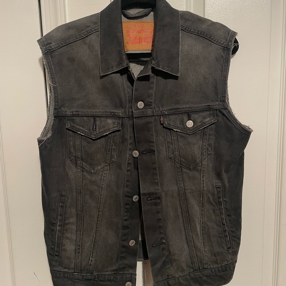 Levi's Jackets & Blazers - Levi’s Unisex Denim Vest size Medium